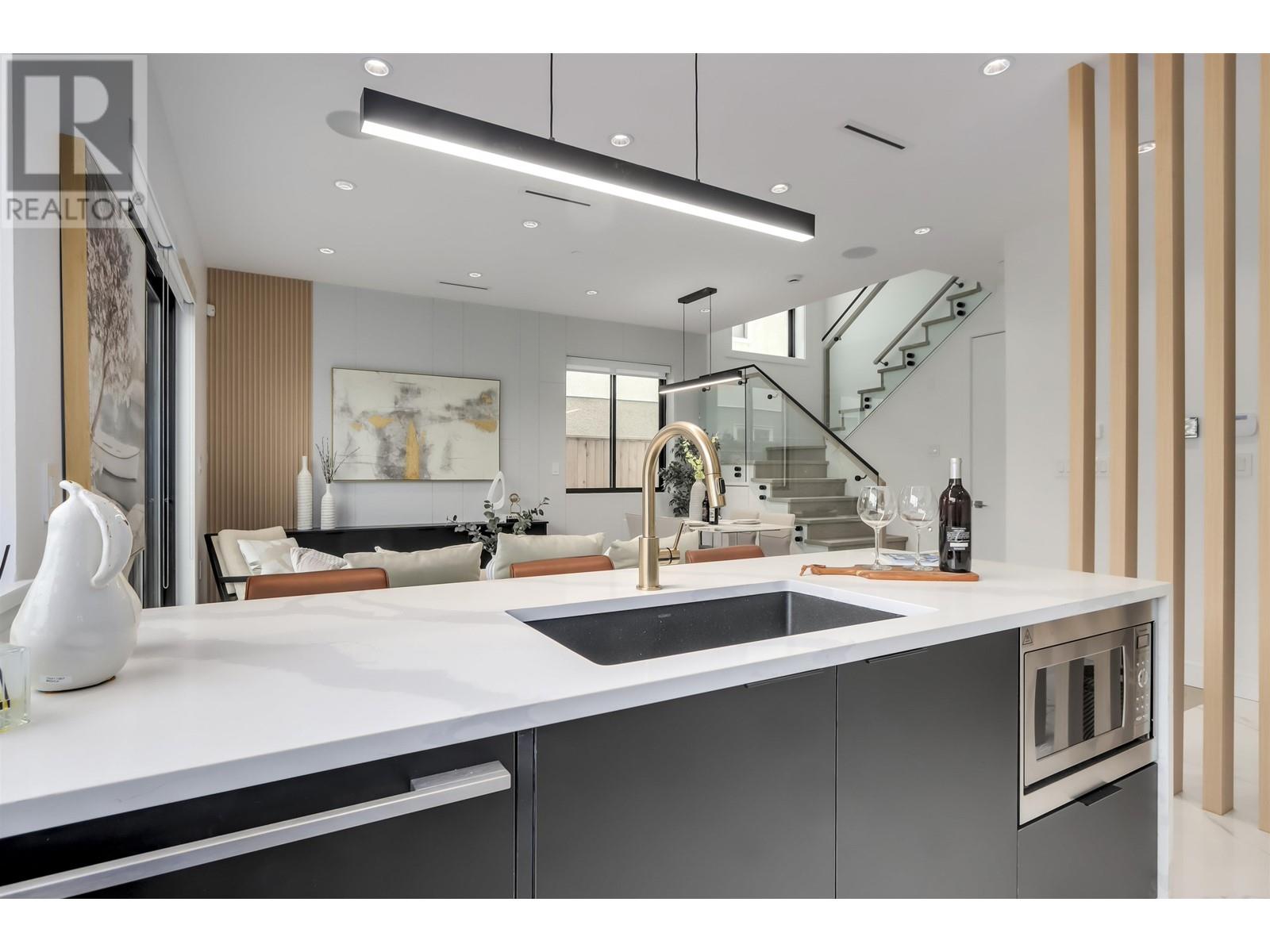 2 1019 E 39th Avenue, Vancouver, British Columbia  V5W 1K9 - Photo 10 - R2972819