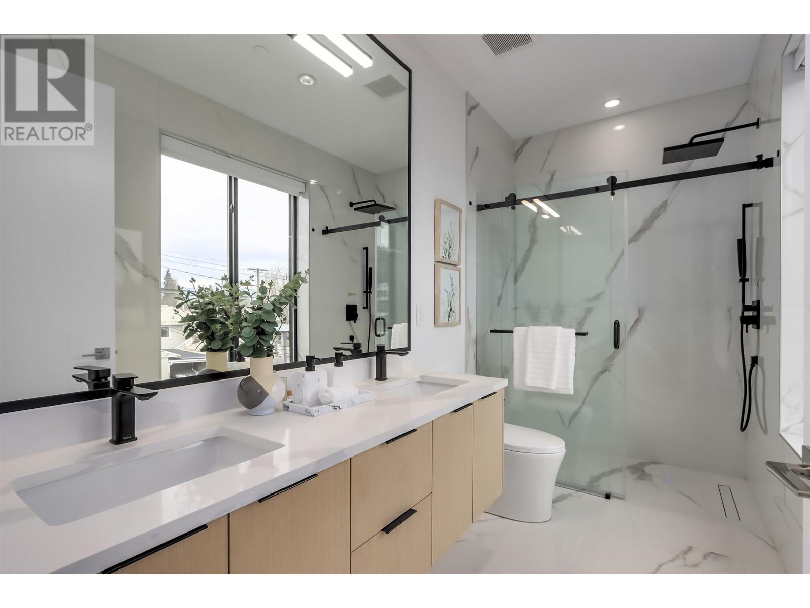 2 1019 E 39th Avenue, Vancouver, British Columbia  V5W 1K9 - Photo 17 - R2972819
