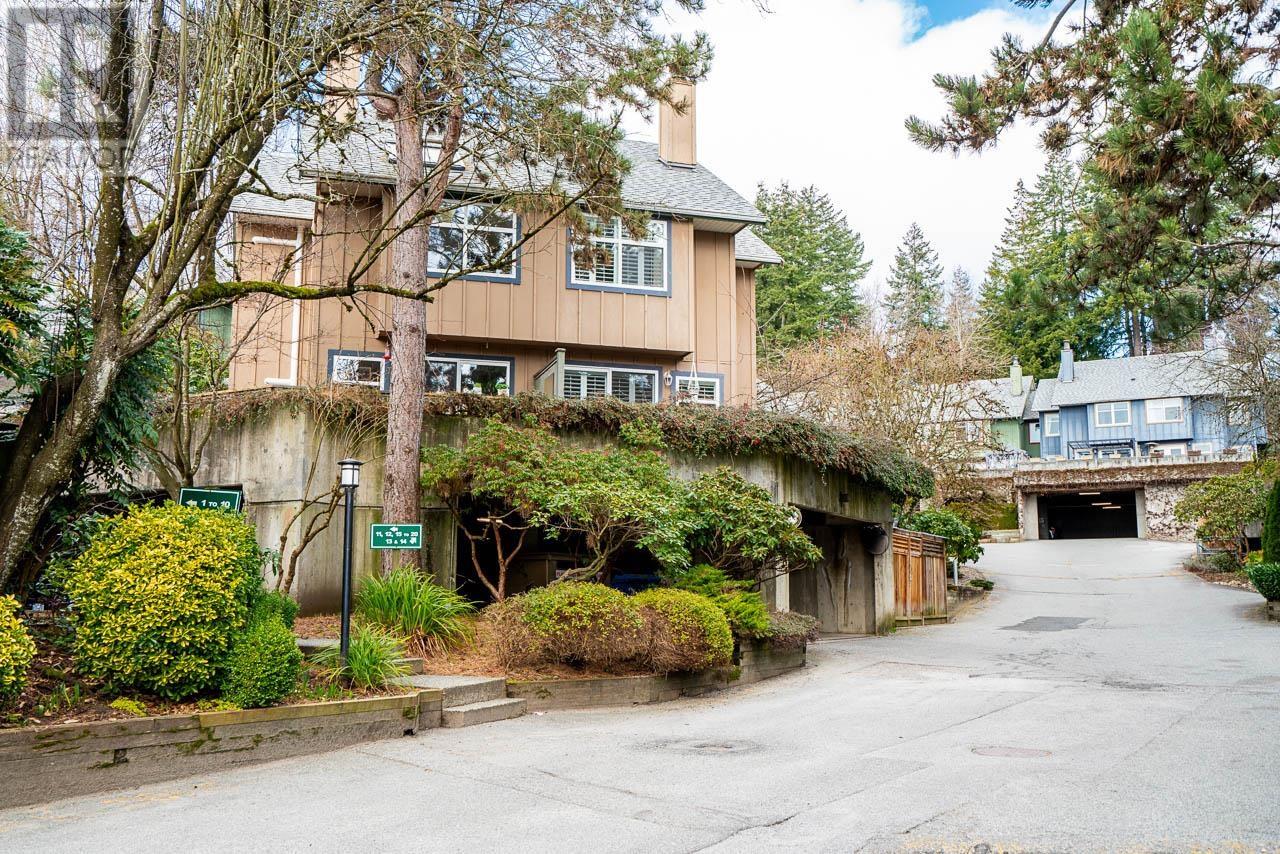 42 900 W 17th Street, North Vancouver, British Columbia  V7P 3K5 - Photo 2 - R2972226