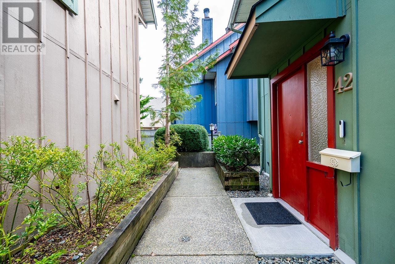 42 900 W 17th Street, North Vancouver, British Columbia  V7P 3K5 - Photo 3 - R2972226