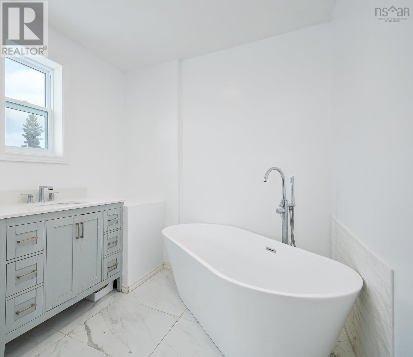 30 Guy Street, Glace Bay, Nova Scotia  B1A 3R1 - Photo 18 - 202504009