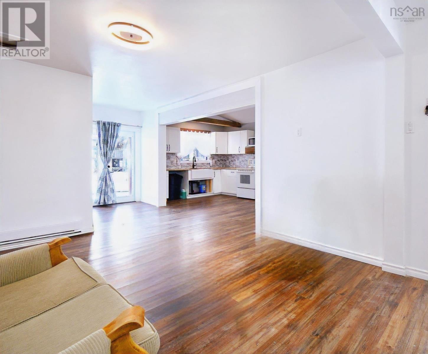 30 Guy Street, Glace Bay, Nova Scotia  B1A 3R1 - Photo 4 - 202504009