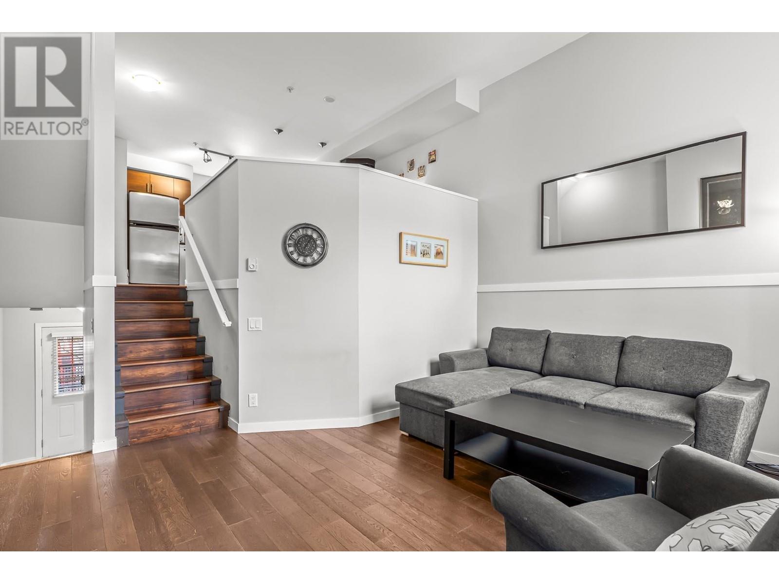 Property at 827 AGNES STREET image 4
