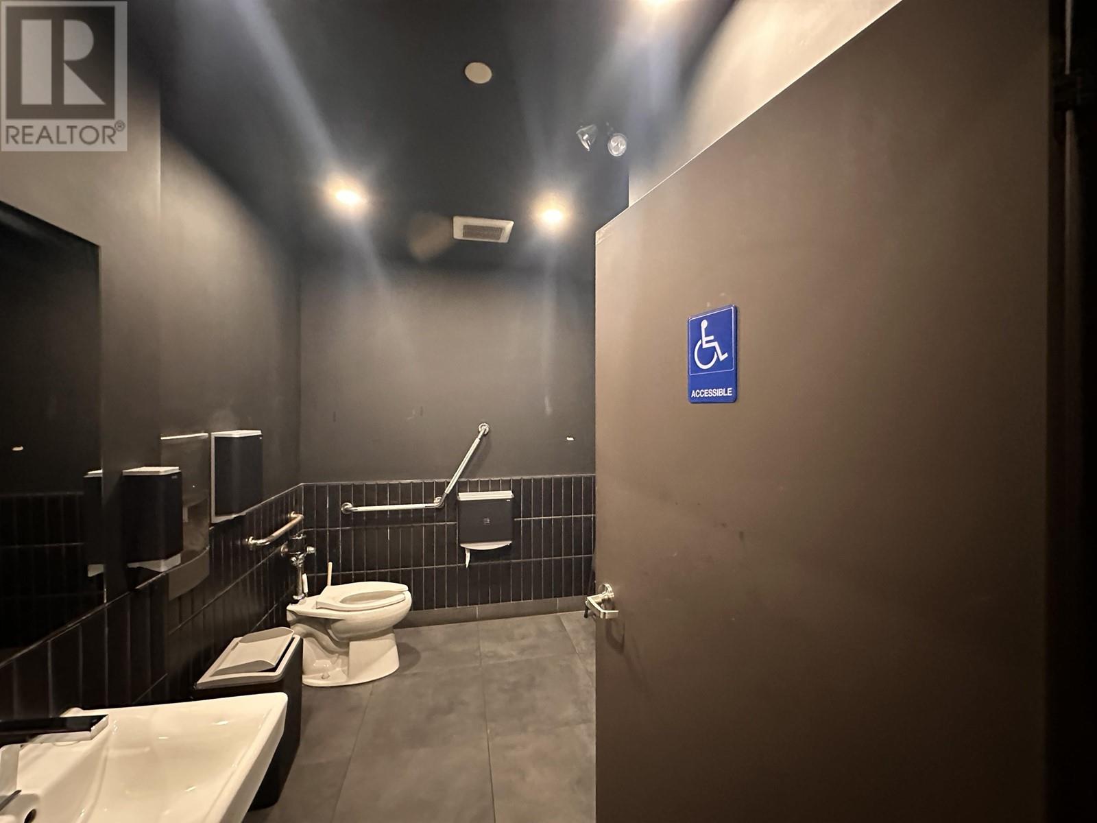 Listing Picture 8 of 12 : 496 DRAKE STREET, Vancouver / 溫哥華 - 魯藝地產 Yvonne Lu Group - MLS Medallion Club Member