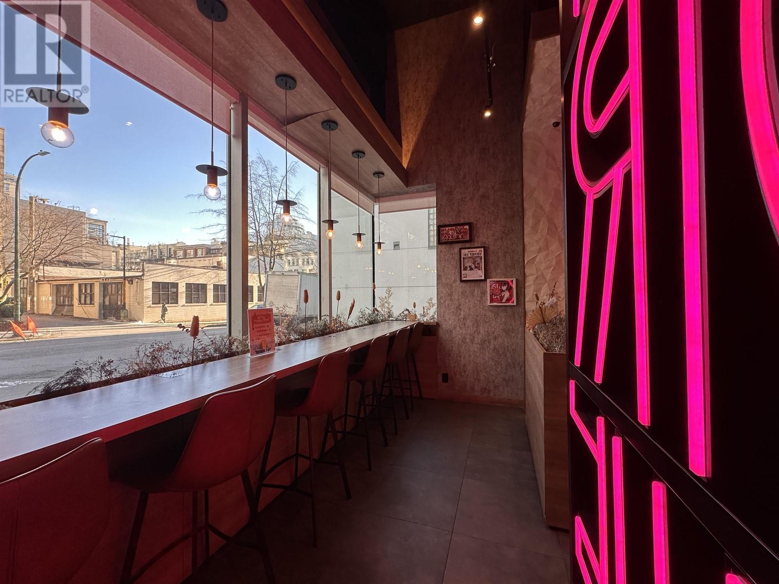 Listing Picture 3 of 12 : 496 DRAKE STREET, Vancouver / 溫哥華 - 魯藝地產 Yvonne Lu Group - MLS Medallion Club Member