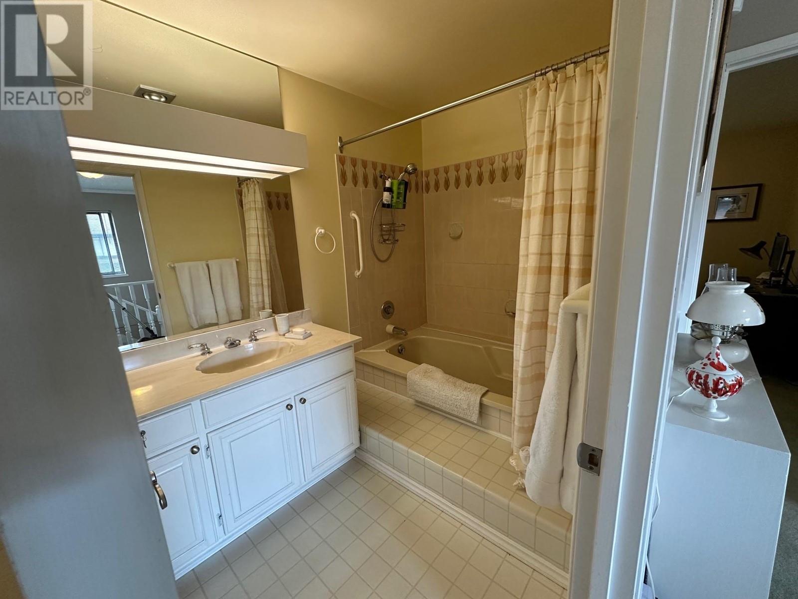 Listing Picture 22 of 27 : 79 10220 DUNOON DRIVE, Richmond / 烈治文 - 魯藝地產 Yvonne Lu Group - MLS Medallion Club Member