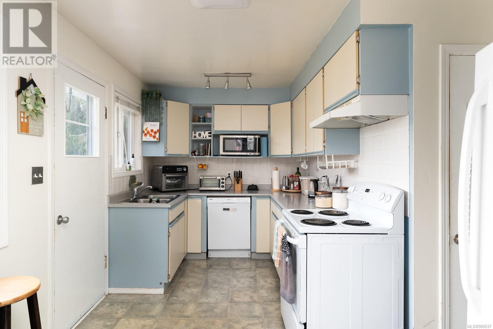 1084 Verdier Ave, Central Saanich, British Columbia  V8M 1E6 - Photo 8 - 989537
