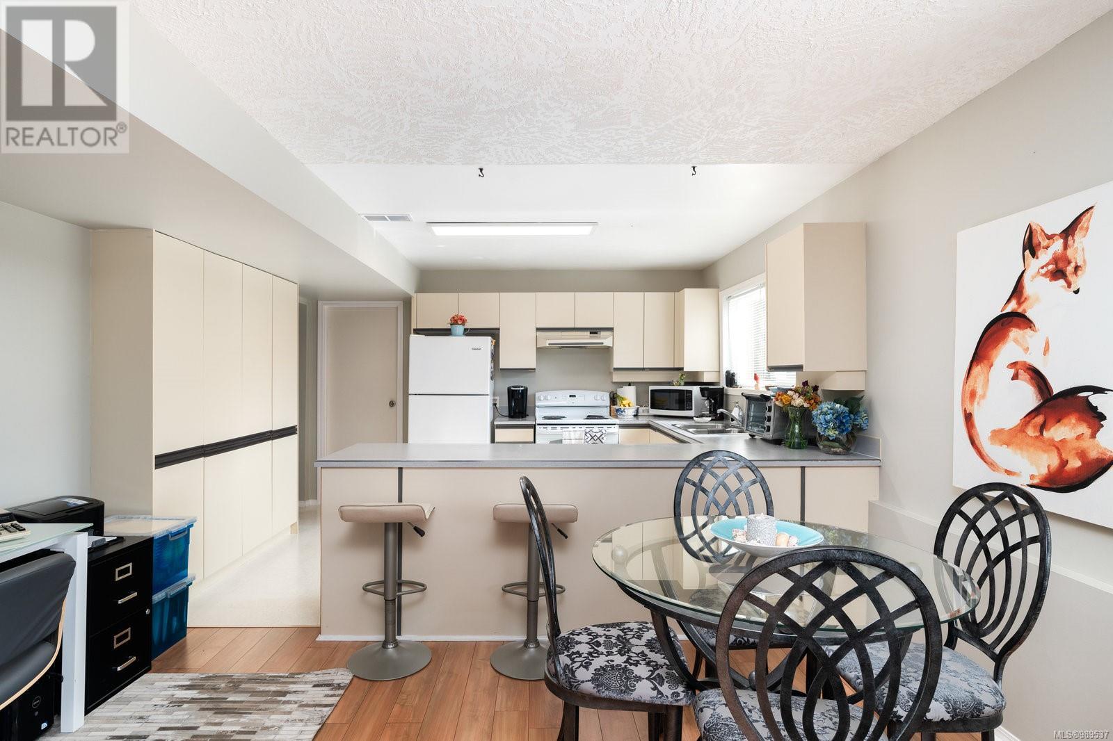 1084 Verdier Ave, Central Saanich, British Columbia  V8M 1E6 - Photo 14 - 989537