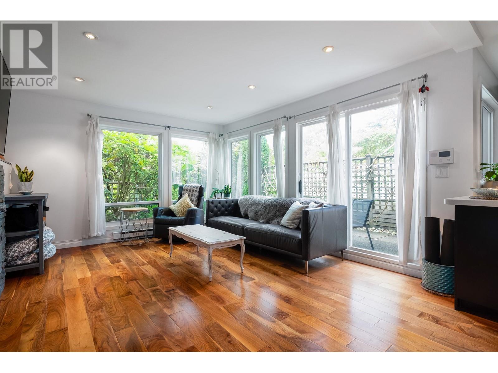 Listing Picture 3 of 18 : 2536 CORNWALL STREET, Vancouver / 溫哥華 - 魯藝地產 Yvonne Lu Group - MLS Medallion Club Member