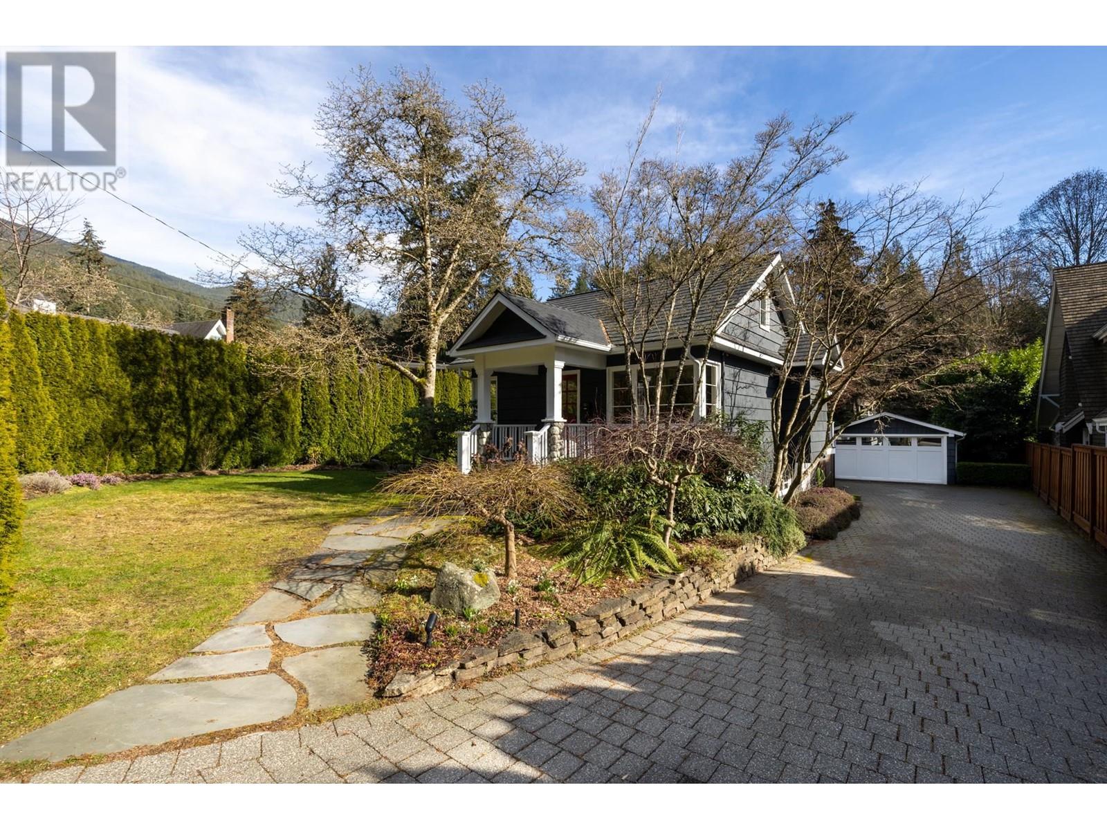 5648 Eagle Harbour Road, West Vancouver, British Columbia  V7W 1P5 - Photo 2 - R2972872