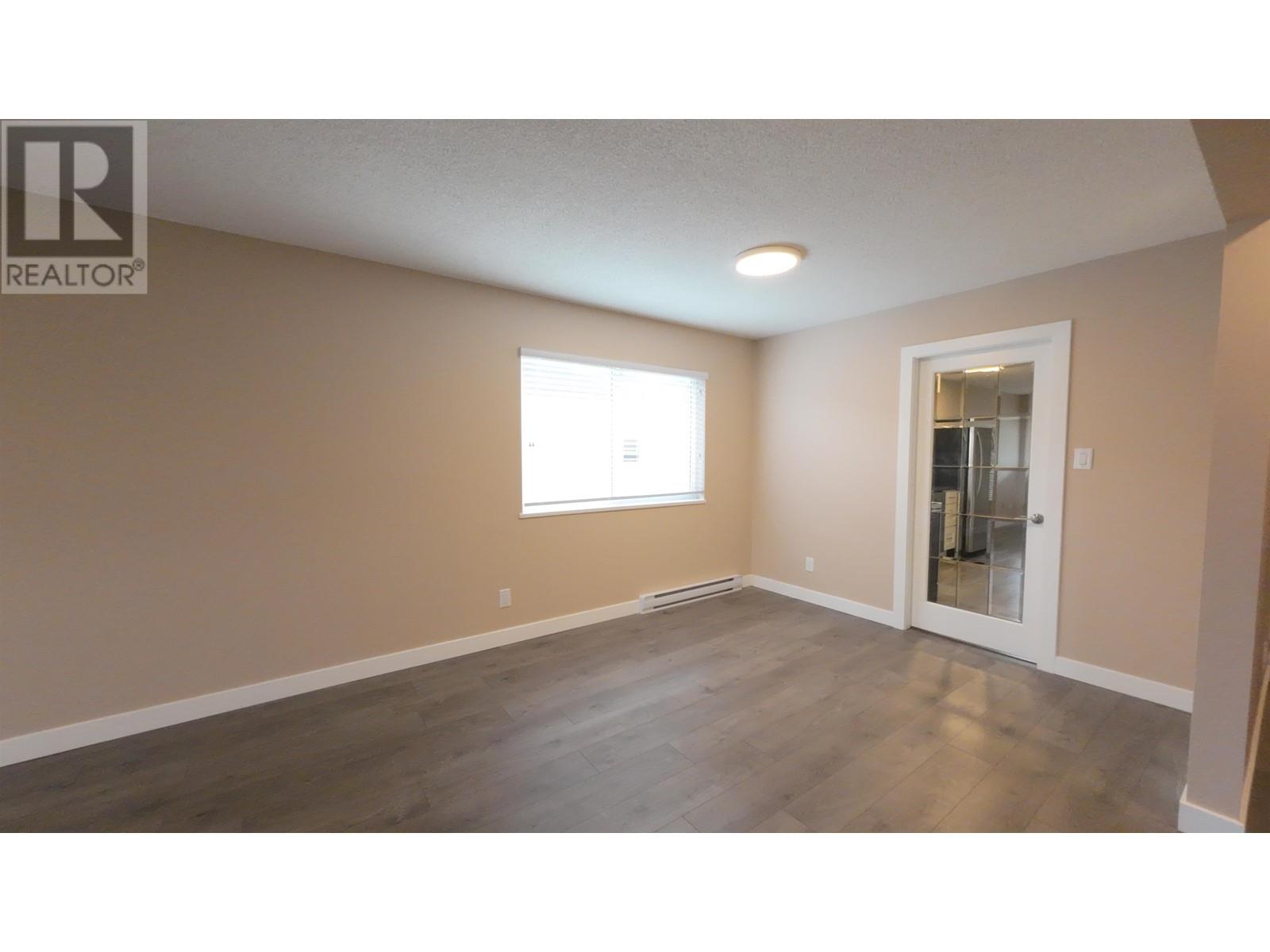 11 Fell Avenue, Burnaby, British Columbia  V5B 3Y1 - Photo 3 - R2972986