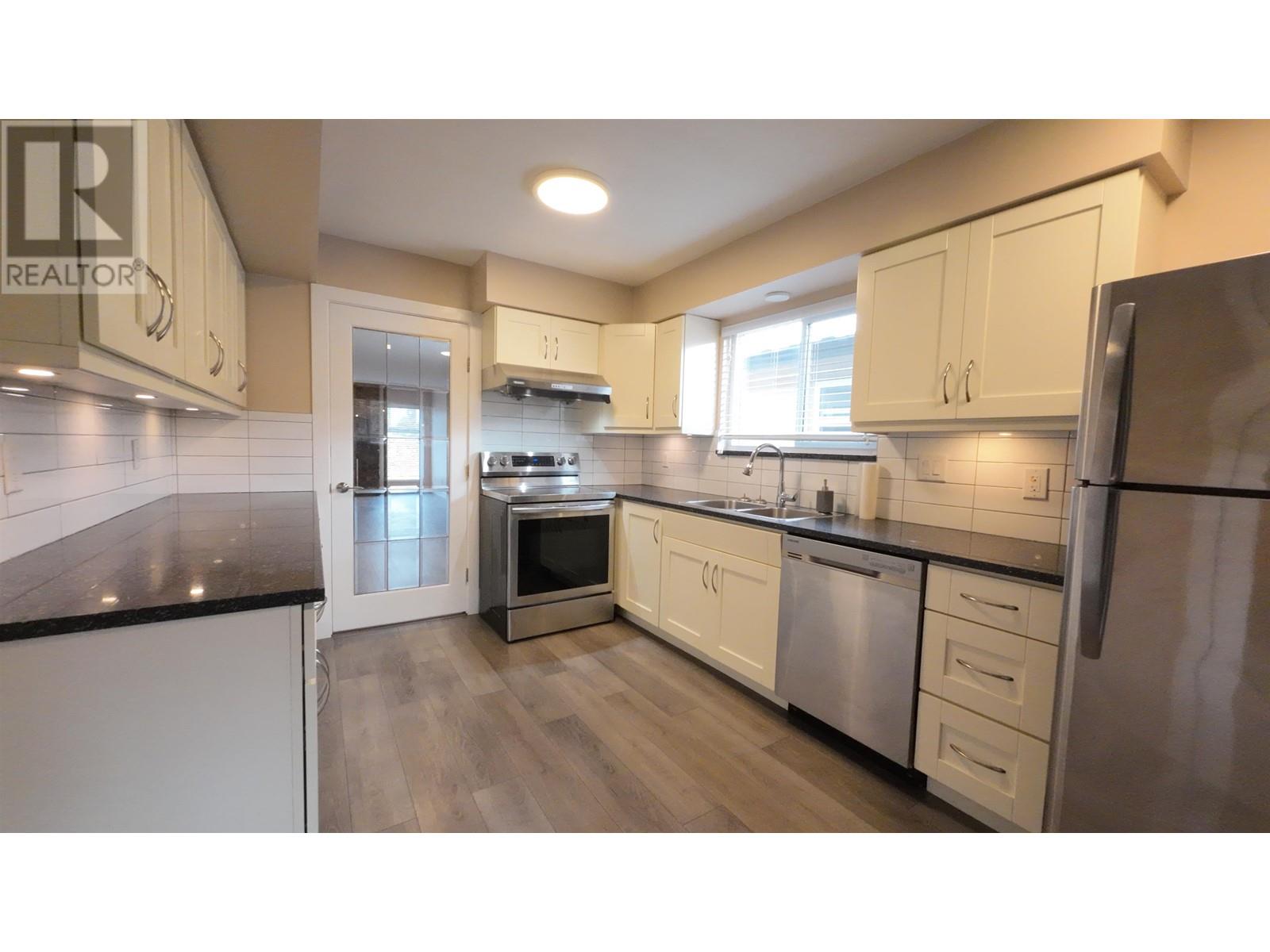 11 Fell Avenue, Burnaby, British Columbia  V5B 3Y1 - Photo 4 - R2972986