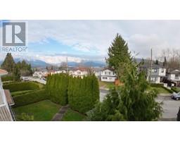11 FELL AVENUE, Burnaby, British Columbia