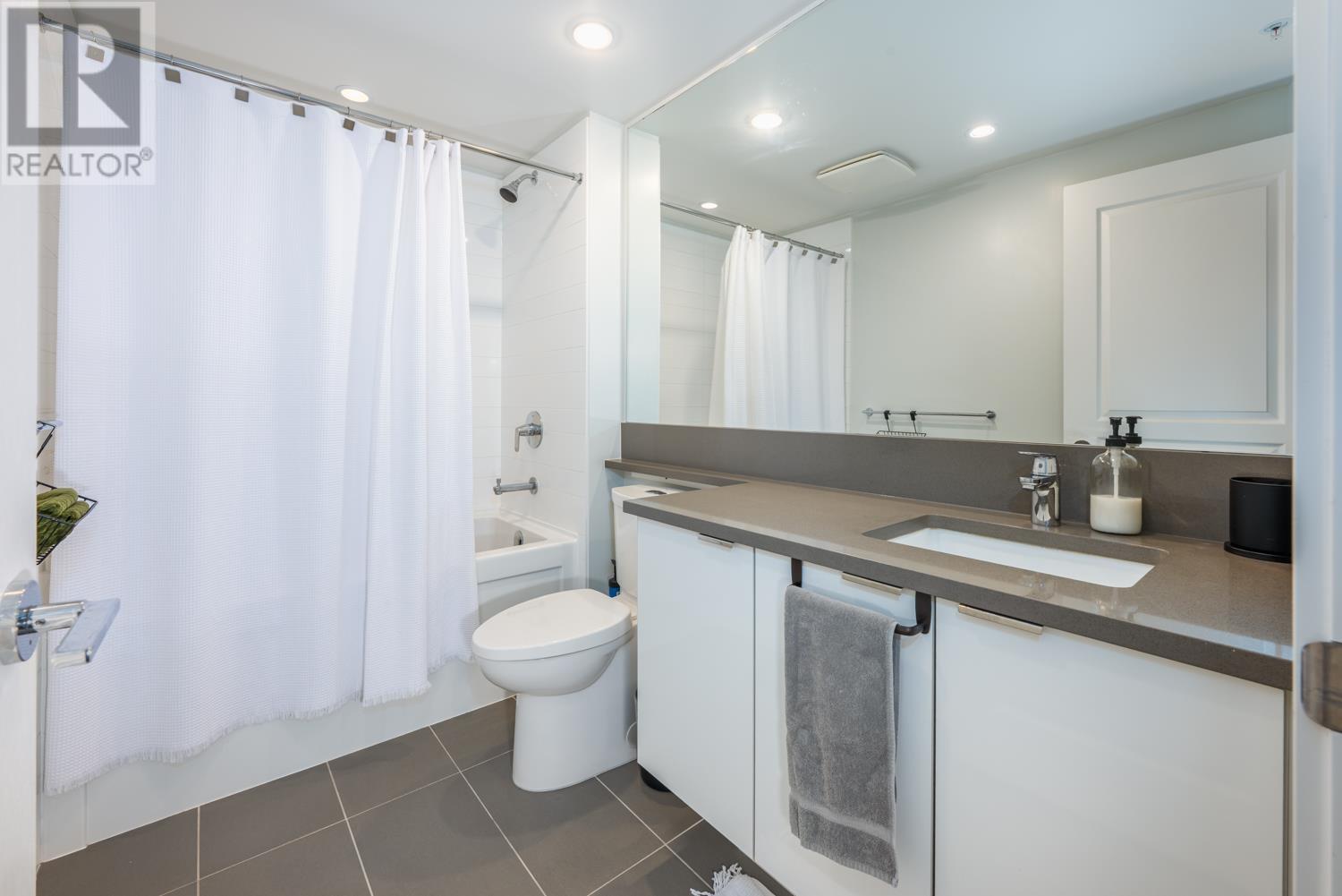 Listing Picture 11 of 27 : 3307 5883 BARKER AVENUE, Burnaby / 本拿比 - 魯藝地產 Yvonne Lu Group - MLS Medallion Club Member