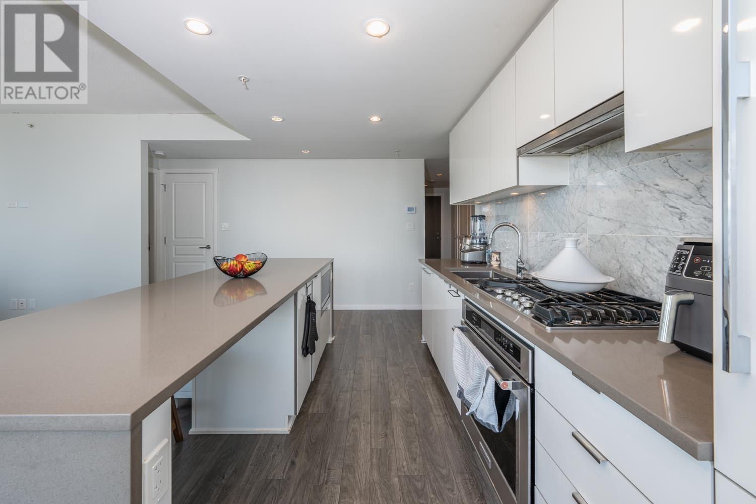 Listing Picture 5 of 27 : 3307 5883 BARKER AVENUE, Burnaby / 本拿比 - 魯藝地產 Yvonne Lu Group - MLS Medallion Club Member