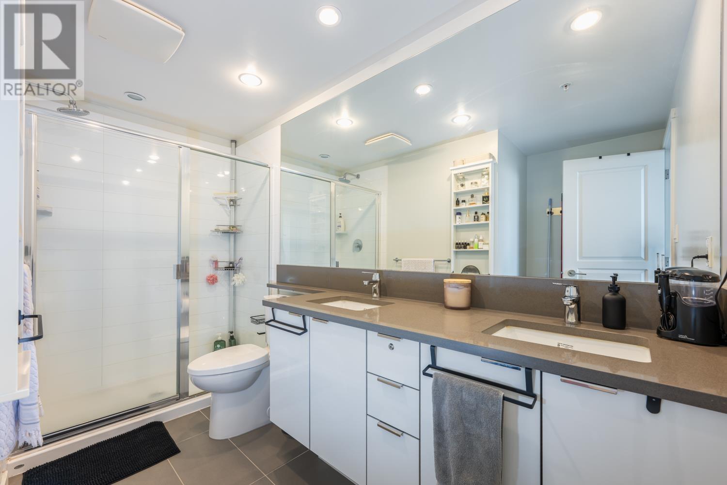 Listing Picture 9 of 27 : 3307 5883 BARKER AVENUE, Burnaby / 本拿比 - 魯藝地產 Yvonne Lu Group - MLS Medallion Club Member