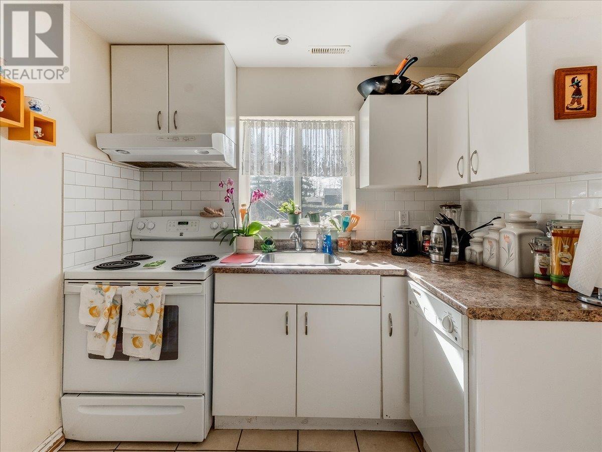 Listing Picture 23 of 39 : 7124 BROADWAY, Burnaby / 本拿比 - 魯藝地產 Yvonne Lu Group - MLS Medallion Club Member