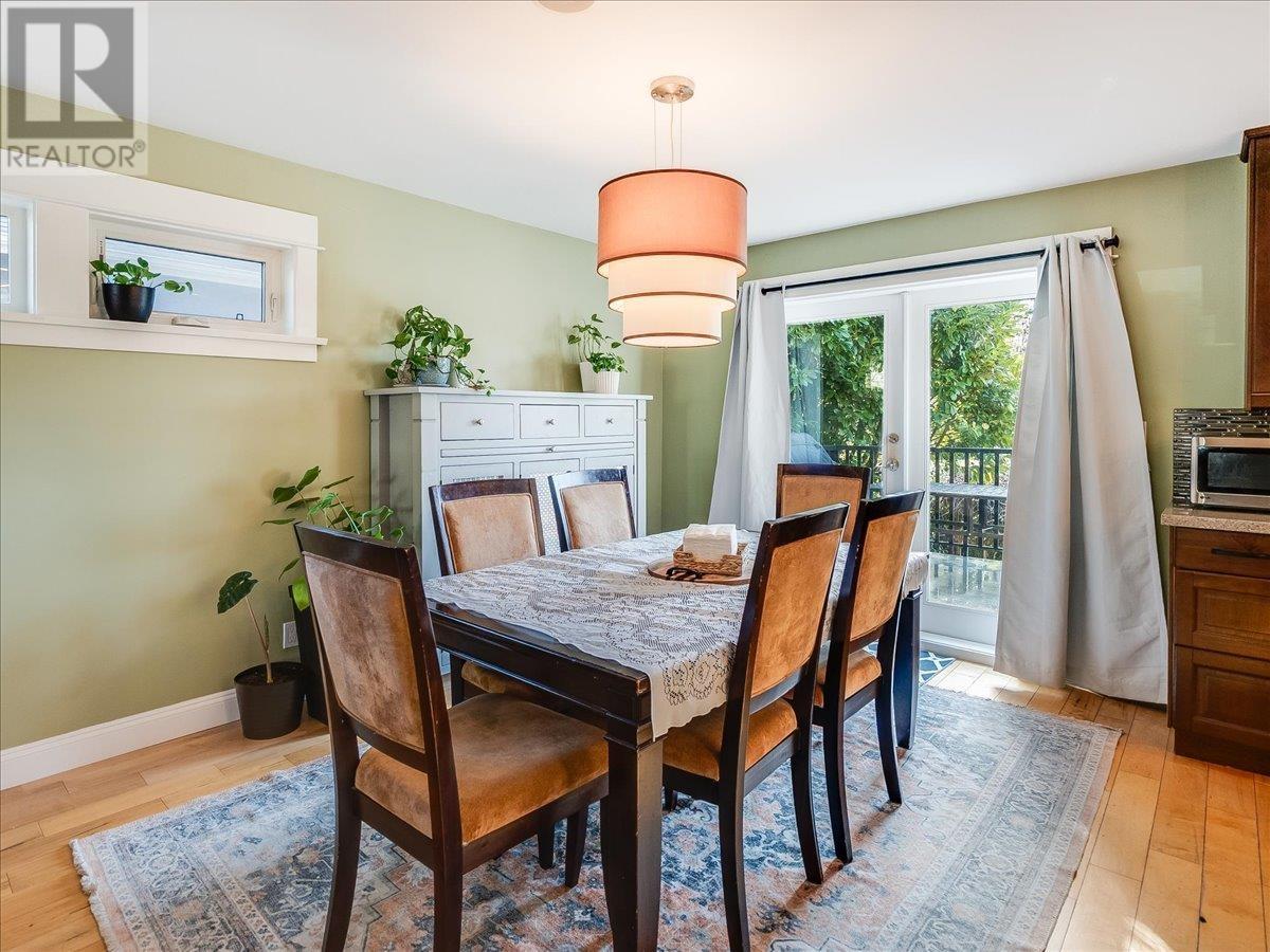 Listing Picture 11 of 39 : 7124 BROADWAY, Burnaby / 本拿比 - 魯藝地產 Yvonne Lu Group - MLS Medallion Club Member