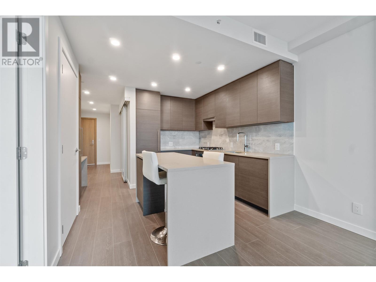 Listing Picture 6 of 37 : 5903 2108 GILMORE AVENUE, Burnaby / 本拿比 - 魯藝地產 Yvonne Lu Group - MLS Medallion Club Member