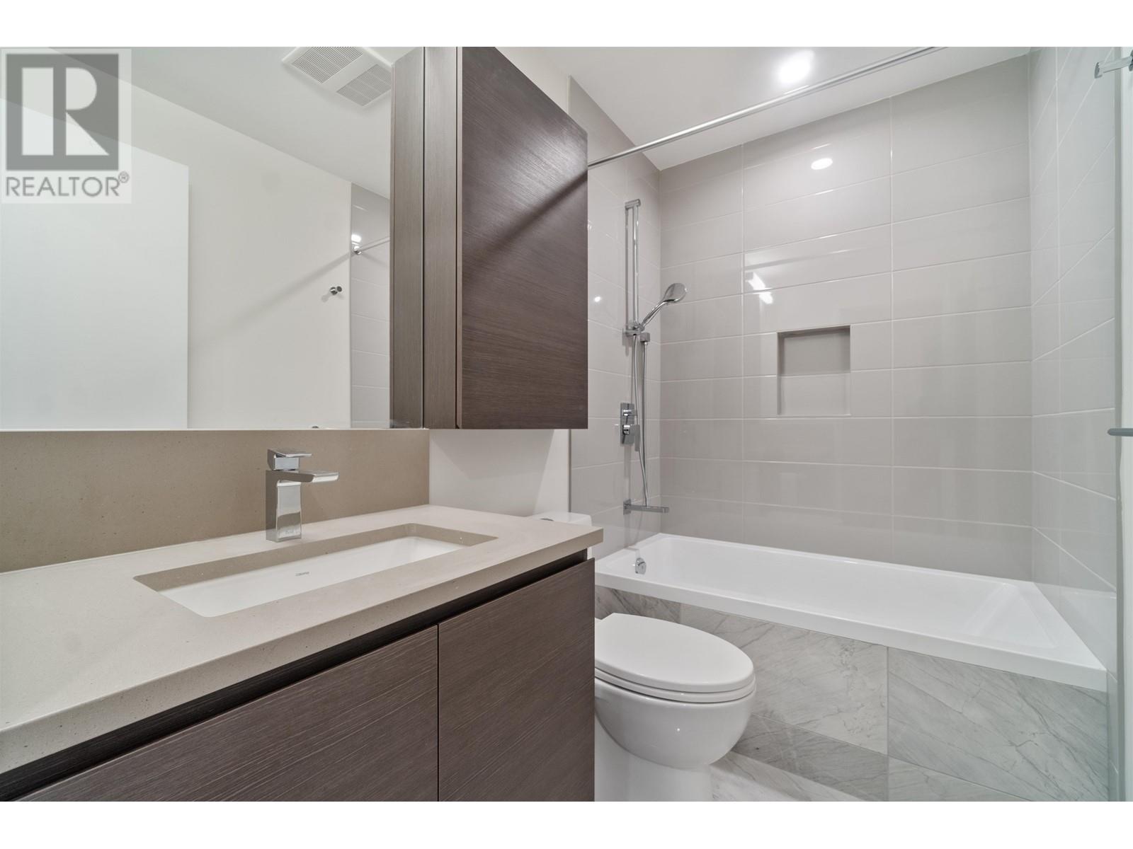 Listing Picture 12 of 37 : 5903 2108 GILMORE AVENUE, Burnaby / 本拿比 - 魯藝地產 Yvonne Lu Group - MLS Medallion Club Member