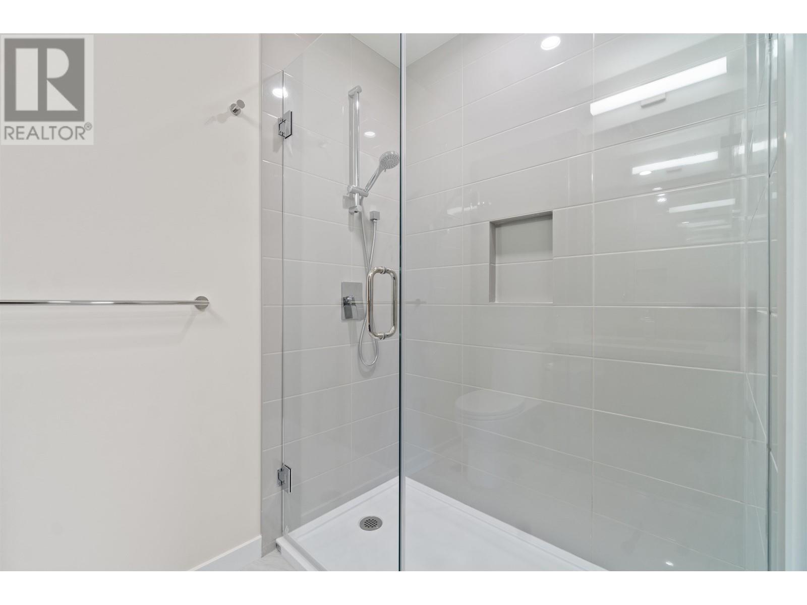 Listing Picture 14 of 37 : 5903 2108 GILMORE AVENUE, Burnaby / 本拿比 - 魯藝地產 Yvonne Lu Group - MLS Medallion Club Member
