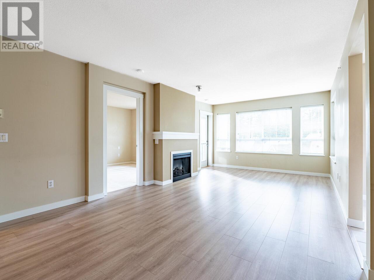 Listing Picture 2 of 20 : 412 9233 GOVERNMENT STREET, Burnaby / 本拿比 - 魯藝地產 Yvonne Lu Group - MLS Medallion Club Member