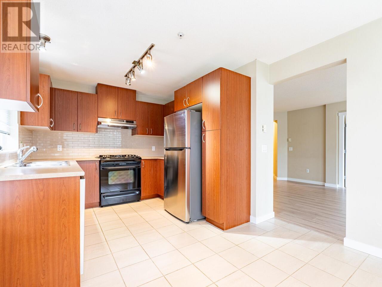 Listing Picture 10 of 20 : 412 9233 GOVERNMENT STREET, Burnaby / 本拿比 - 魯藝地產 Yvonne Lu Group - MLS Medallion Club Member