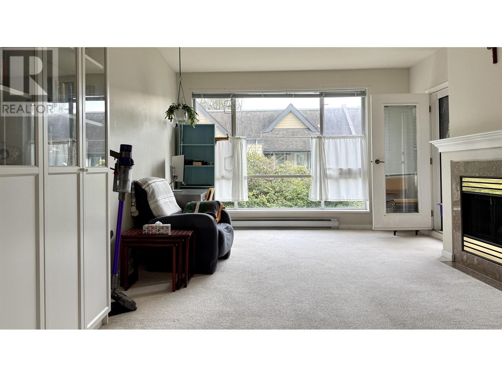 Listing Picture 3 of 6 : 308 6740 STATION HILL COURT, Burnaby / 本拿比 - 魯藝地產 Yvonne Lu Group - MLS Medallion Club Member