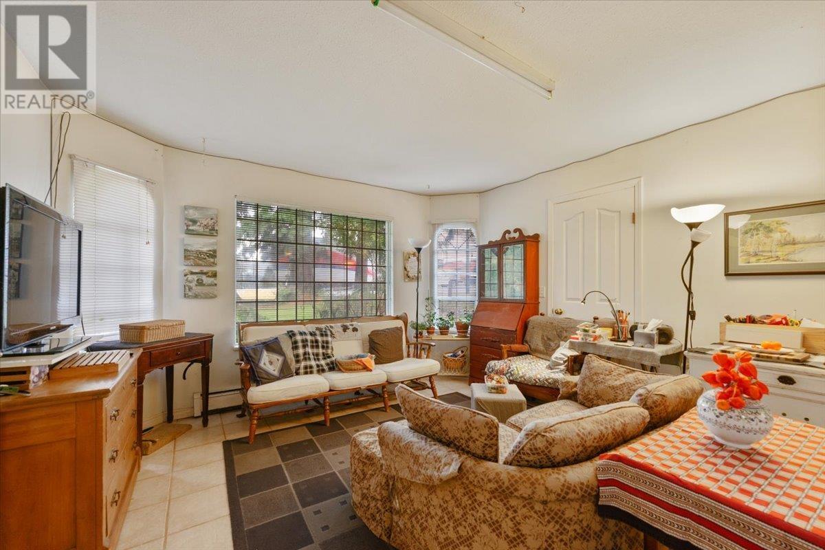Property at 2663 E 41ST AVENUE image 2