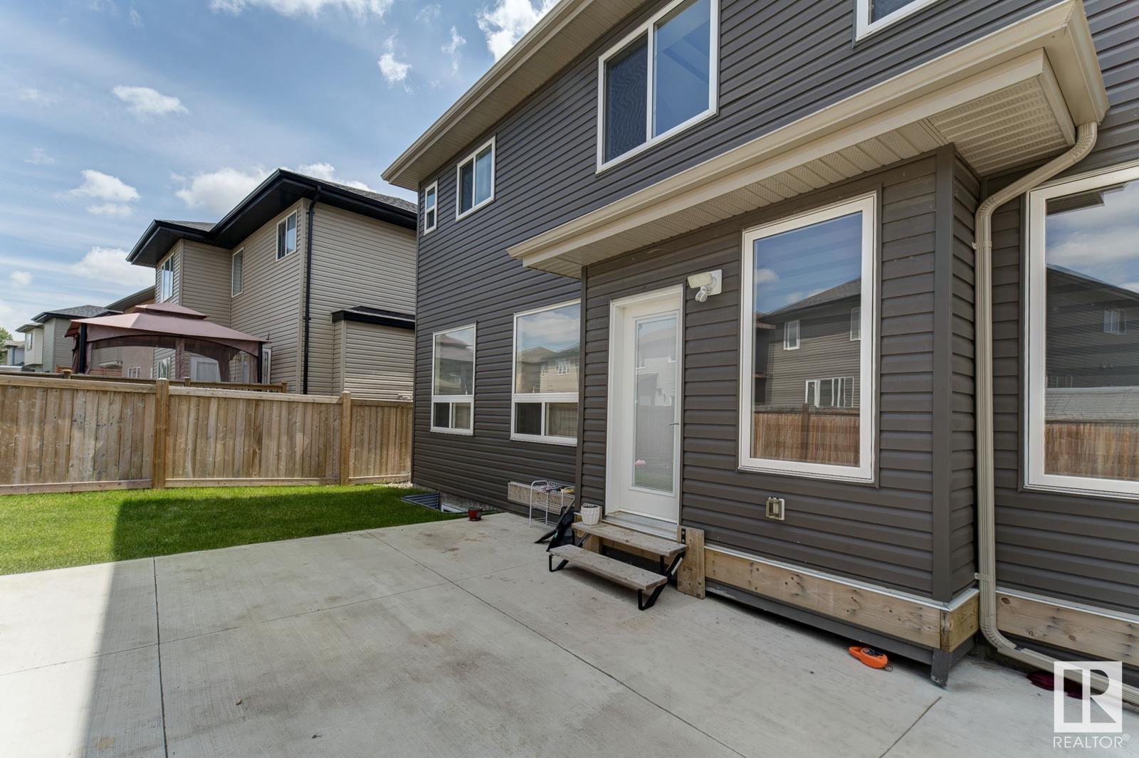 Property at 6112 55 AV image 4