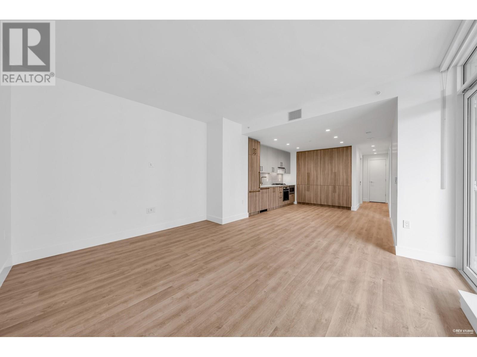 306 2375 Emery Court, North Vancouver, British Columbia  V7J 0E8 - Photo 6 - R2972530