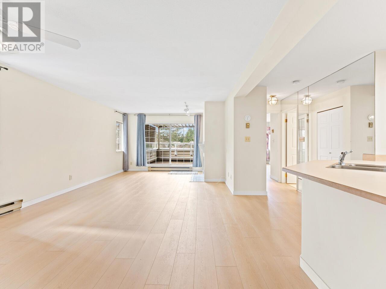 302 3401 Curle Avenue, Burnaby, British Columbia  V5G 4P4 - Photo 8 - R2972749