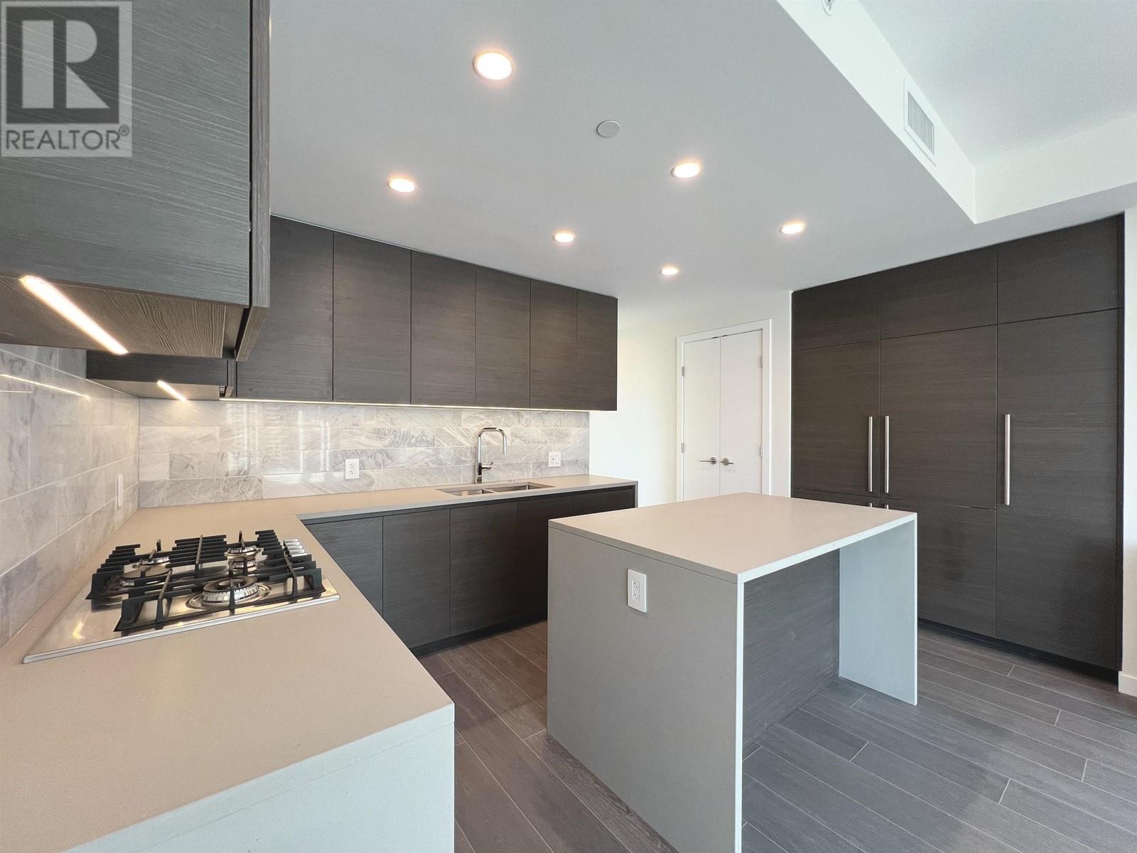 Listing Picture 3 of 28 : 1210 4168 LOUGHEED HIGHWAY, Burnaby / 本拿比 - 魯藝地產 Yvonne Lu Group - MLS Medallion Club Member