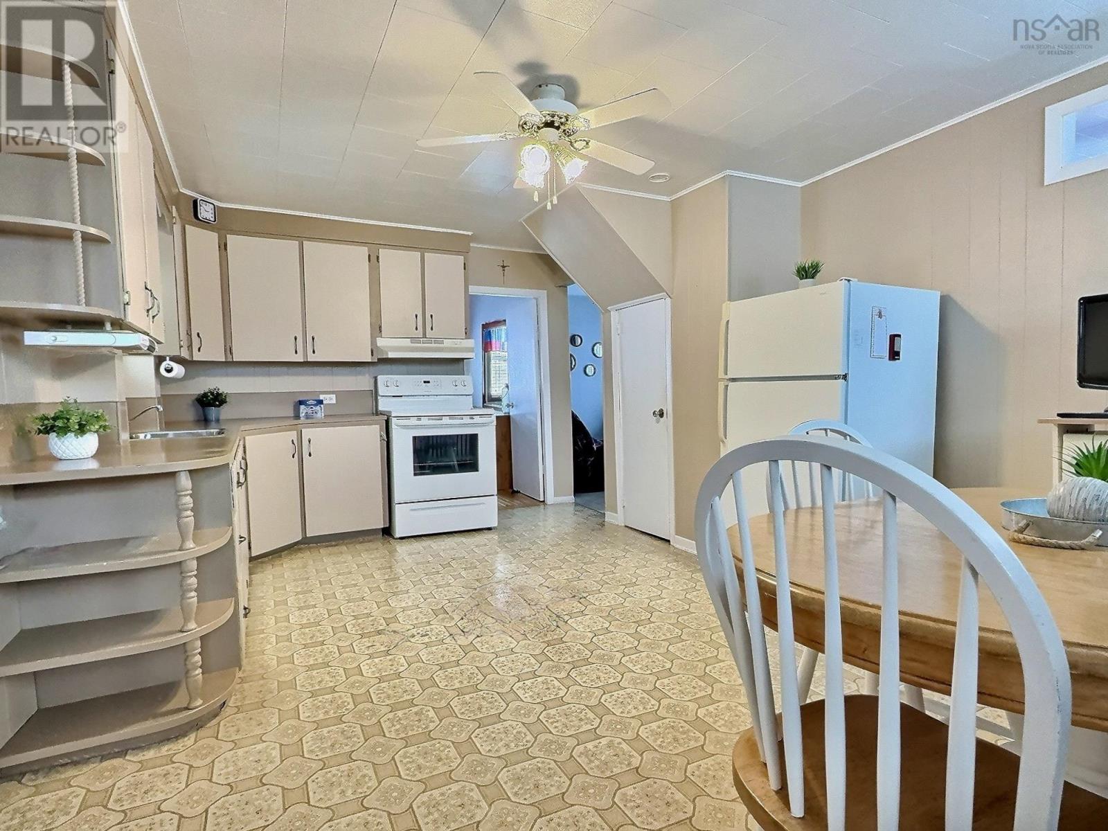 10 Cercle Bourgeois Road, Chéticamp, Nova Scotia  B0E 1H0 - Photo 7 - 202504016