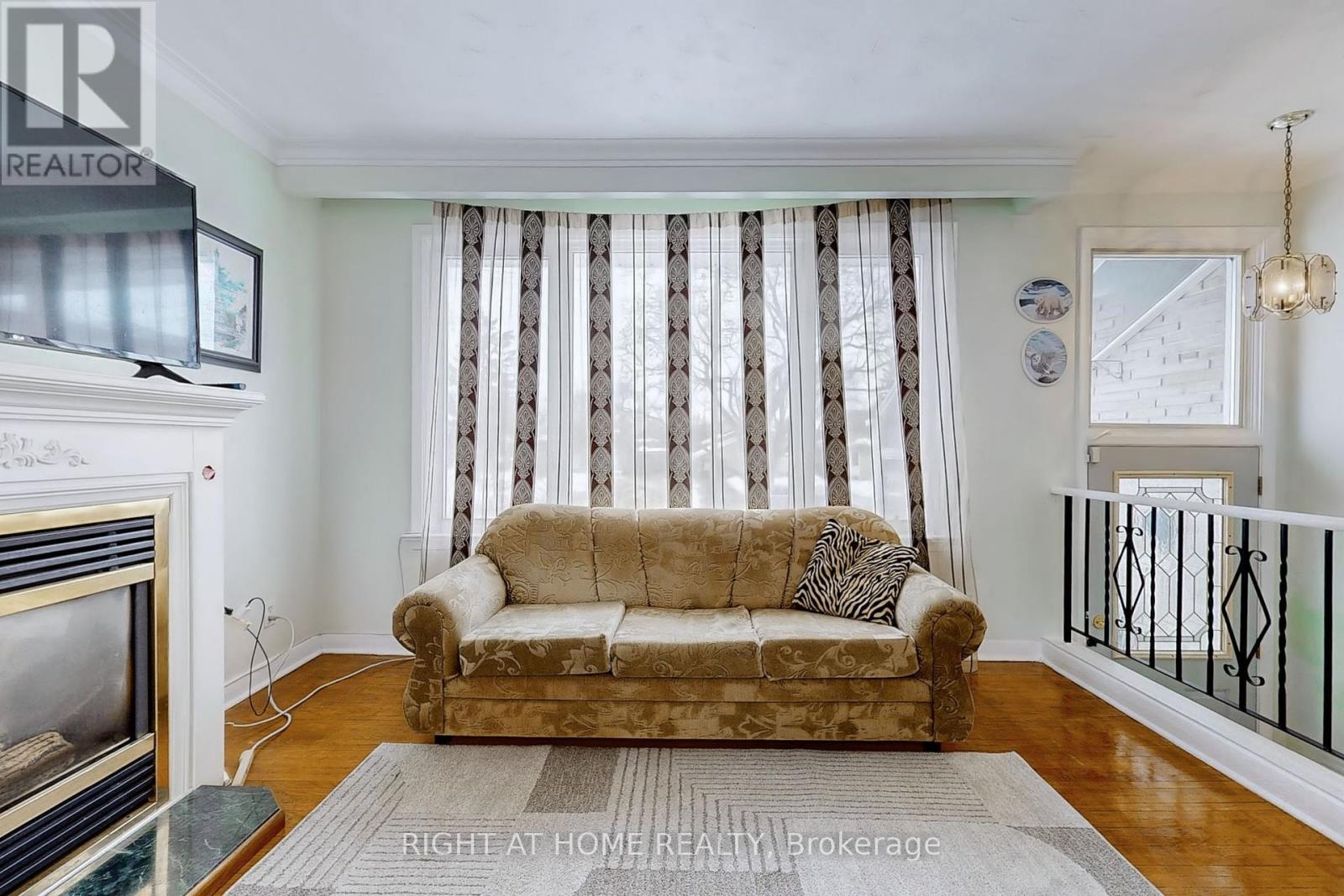 Property at 35 WESTHUMBER BOULEVARD image 2