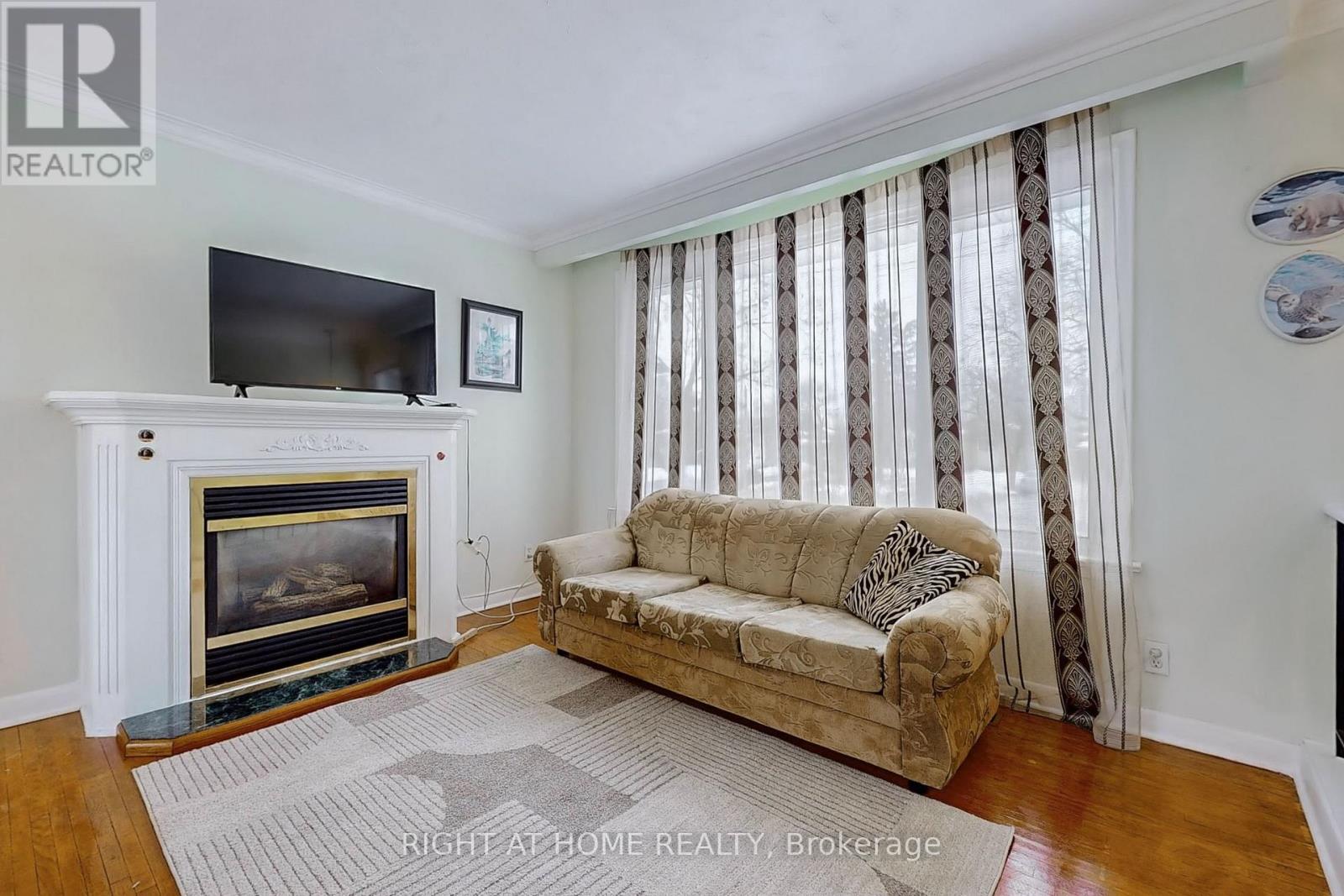 Property at 35 WESTHUMBER BOULEVARD image 3