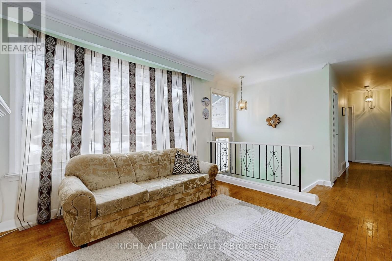Property at 35 WESTHUMBER BOULEVARD image 4