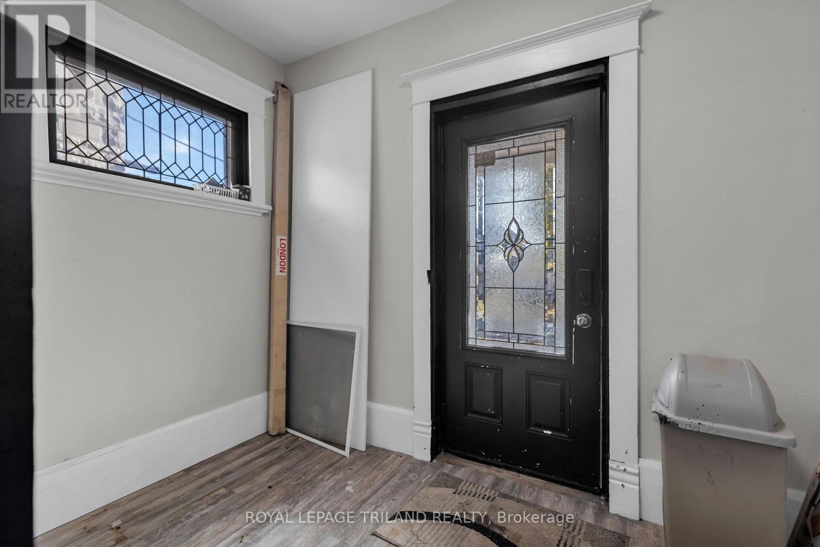 Property at 8 BRUCE STREET image 2