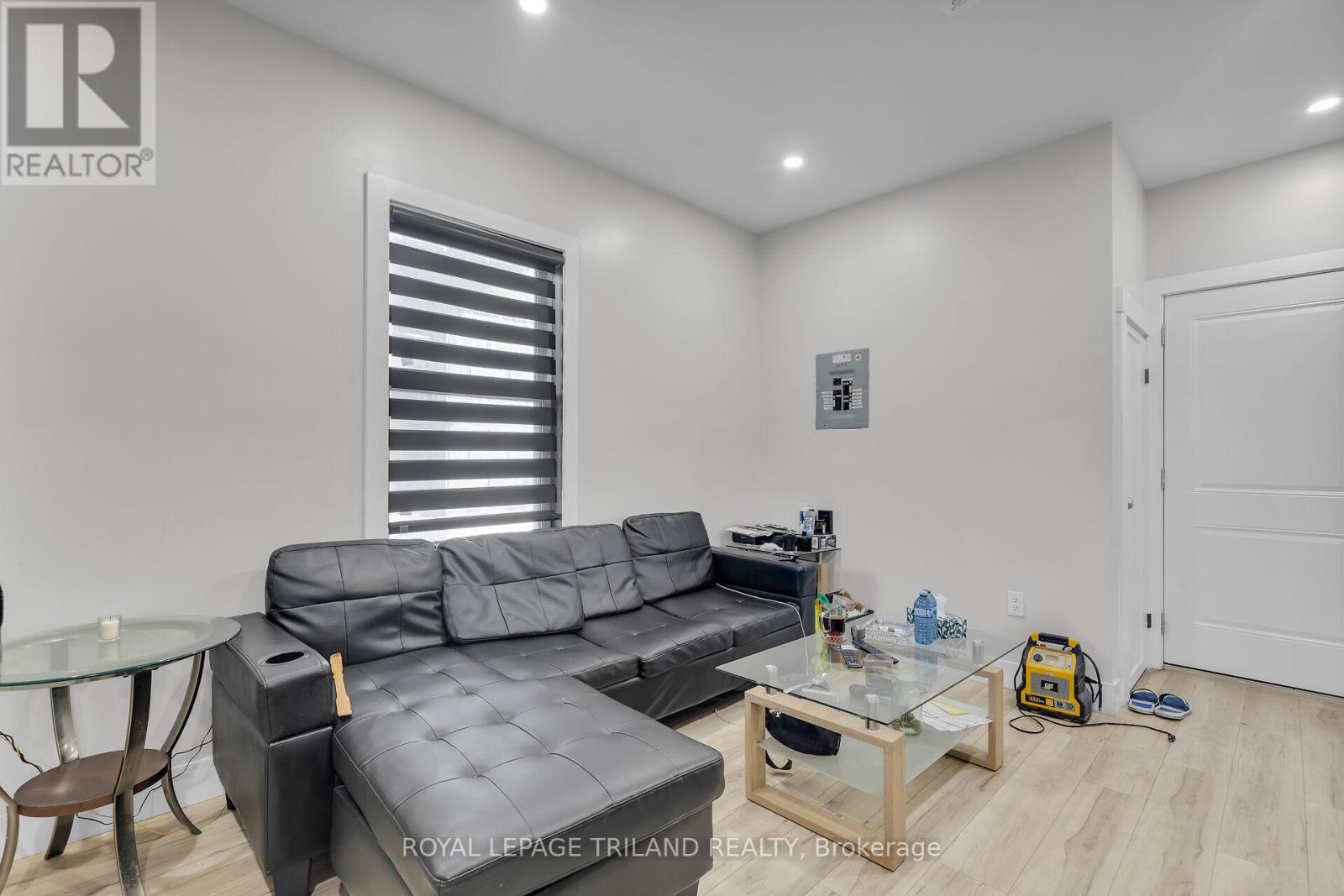 Property at 8 BRUCE STREET image 4