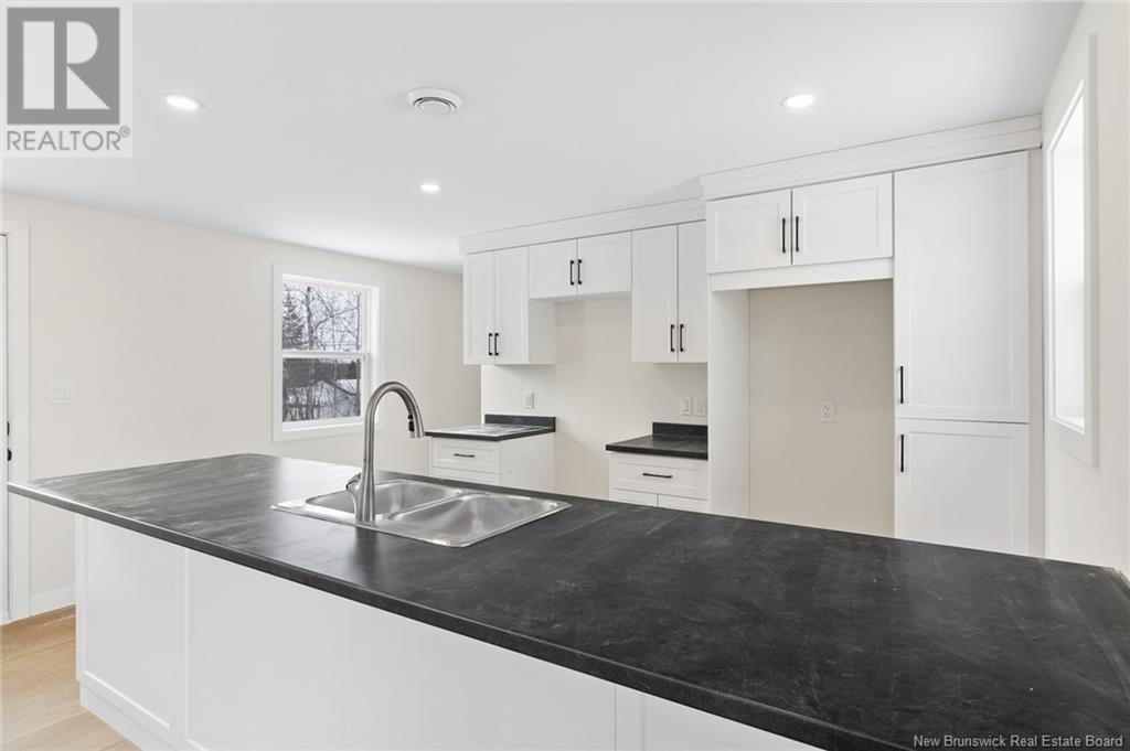 Property at 37 Elmdale Crescent image 4