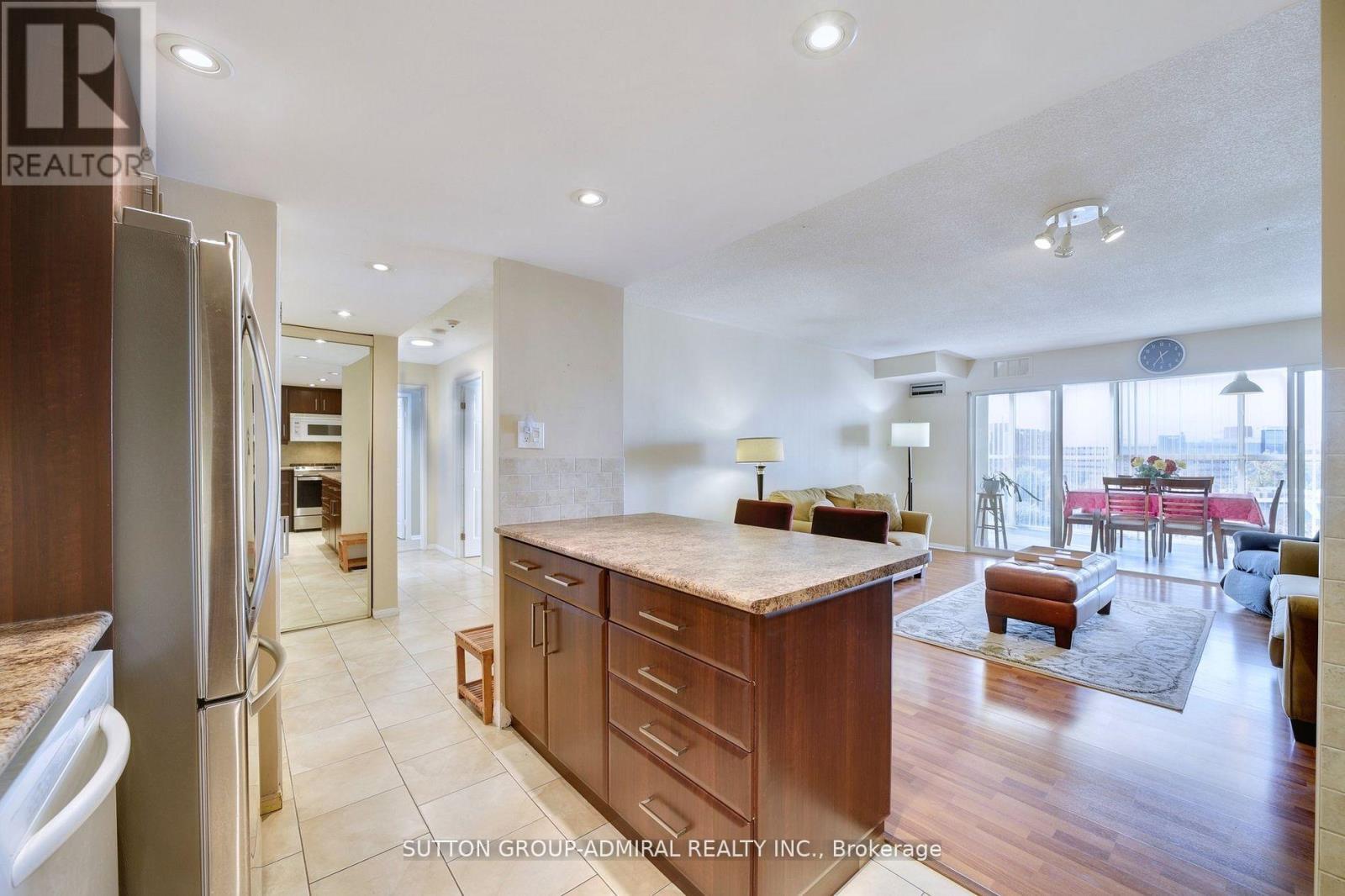 Property at 706 - 2091 HURONTARIO STREET image 5