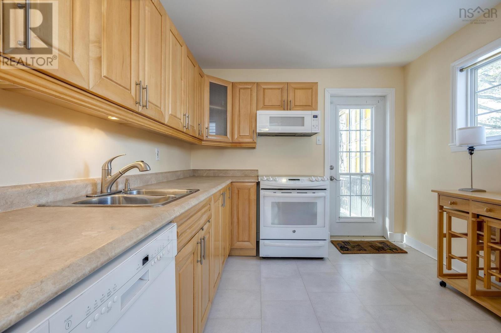 3208 Beresford Road, Halifax, Nova Scotia  B3L 3R8 - Photo 7 - 202504032