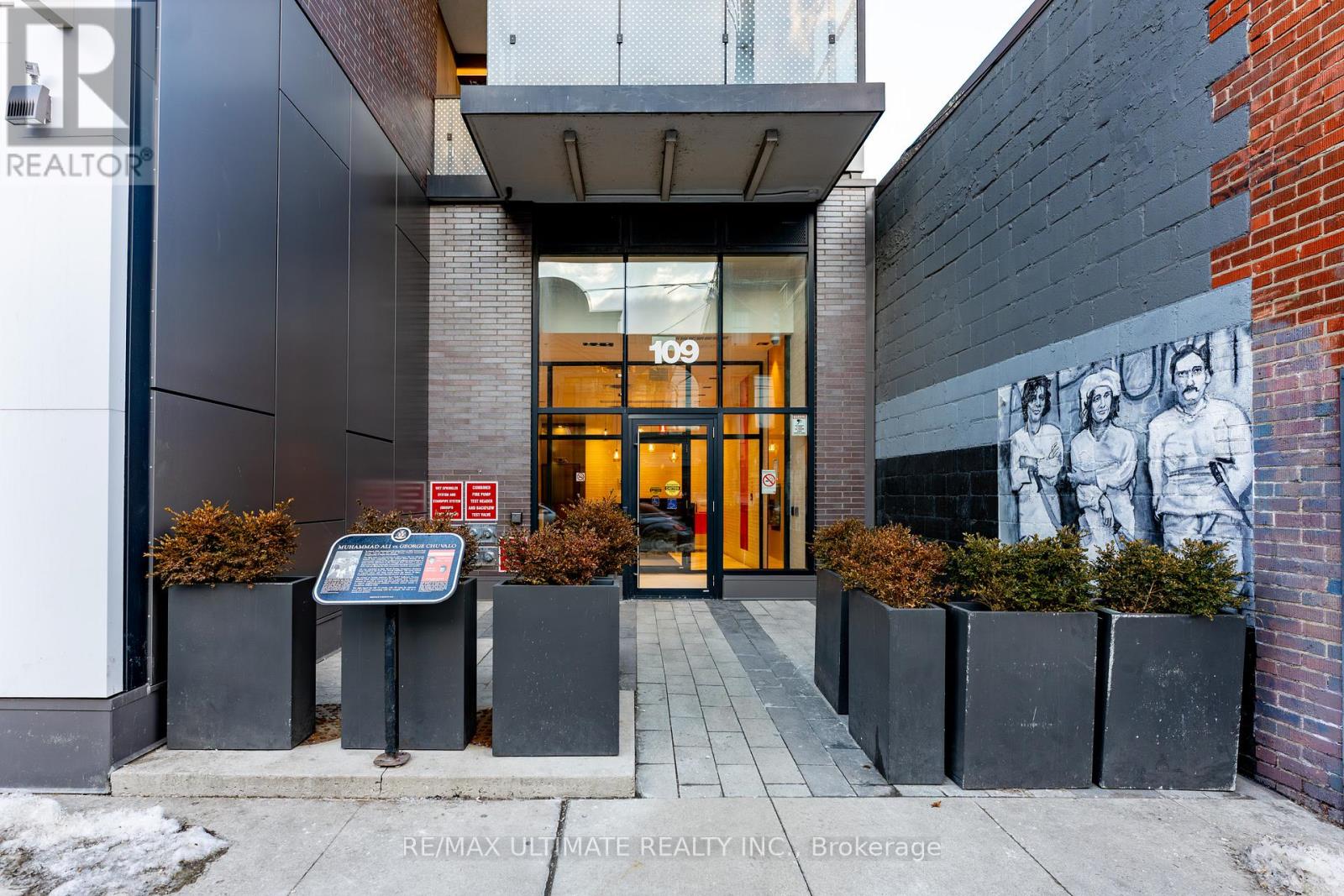 Property at 204 - 109 OSSINGTON AVENUE image 2