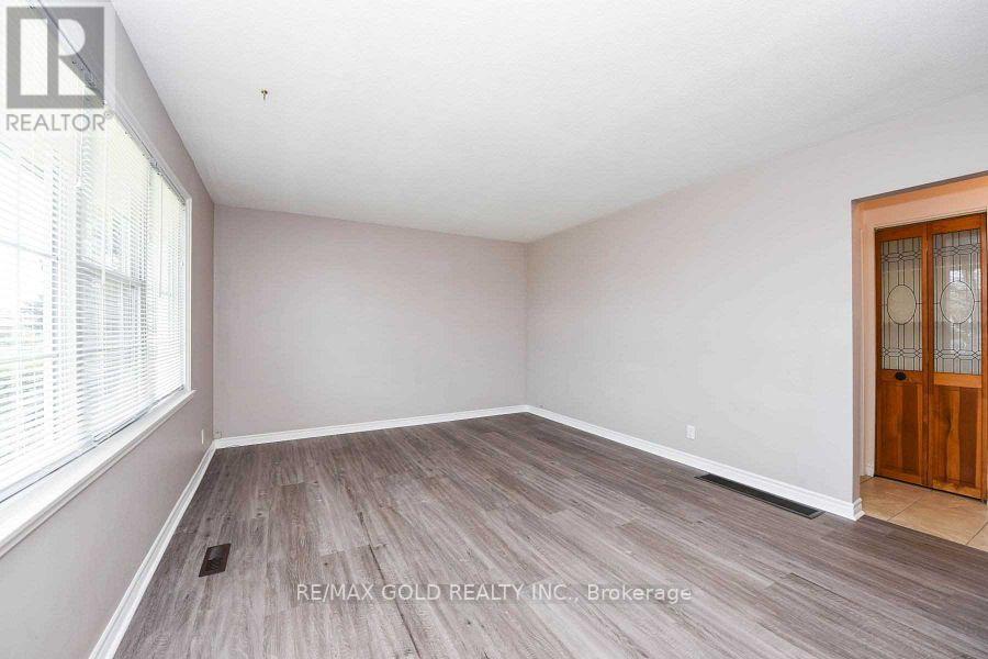 Property at 3657 WOODRUFF CRESCENT image 4