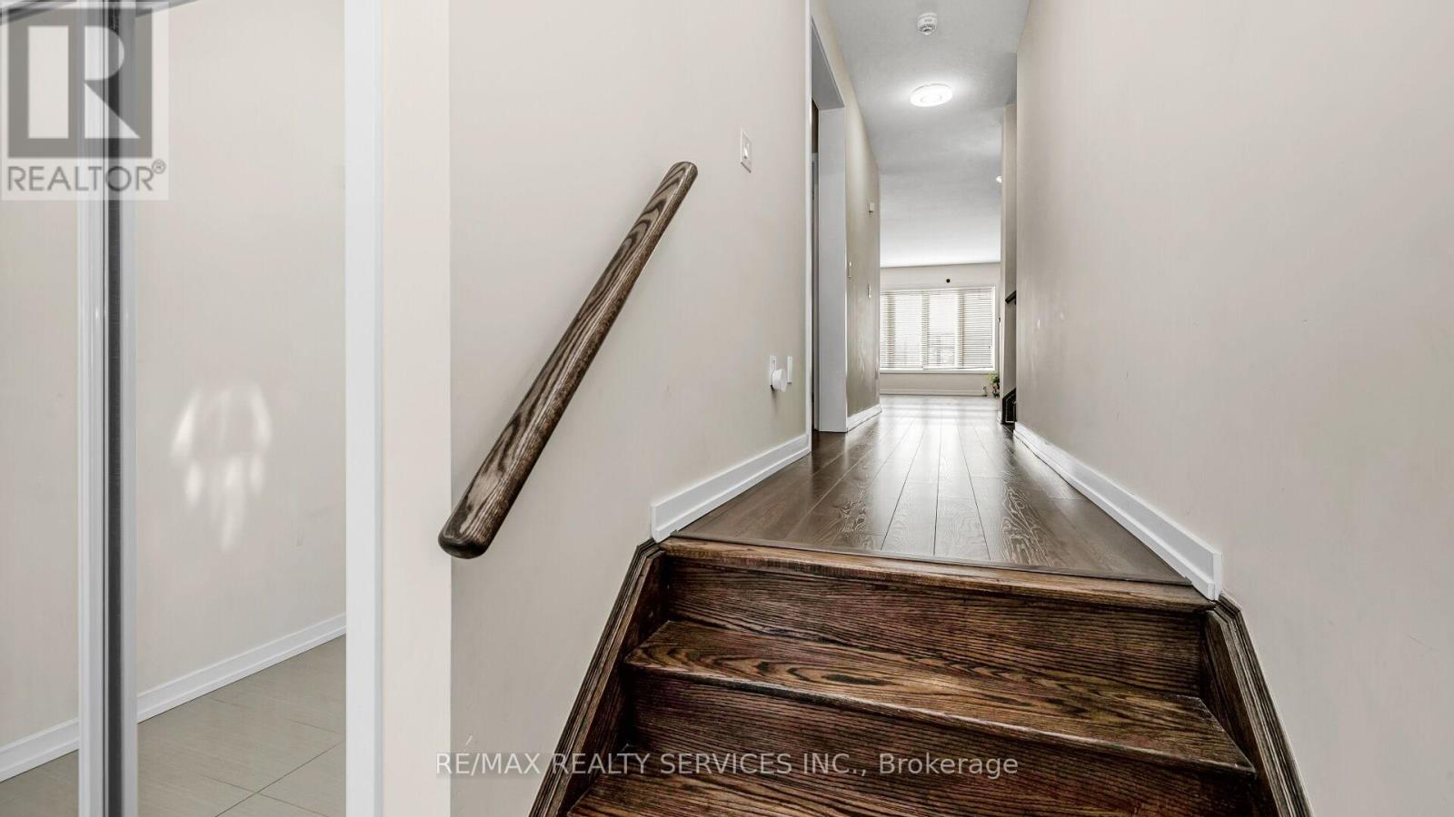 Property at 16 PAGEBROOK CRESCENT E image 5