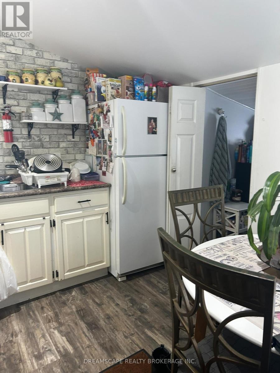 Property at 1026 YORK STREET image 3