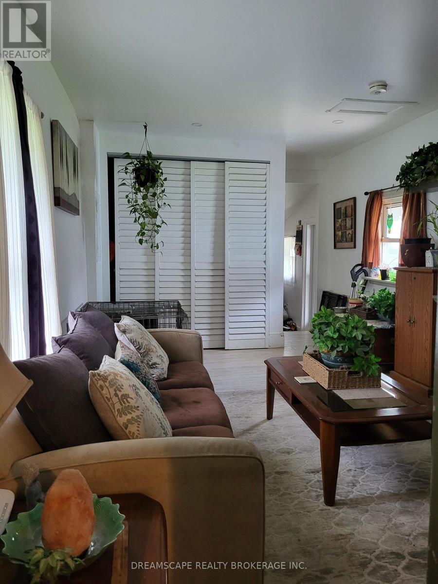 Property at 1026 YORK STREET image 5
