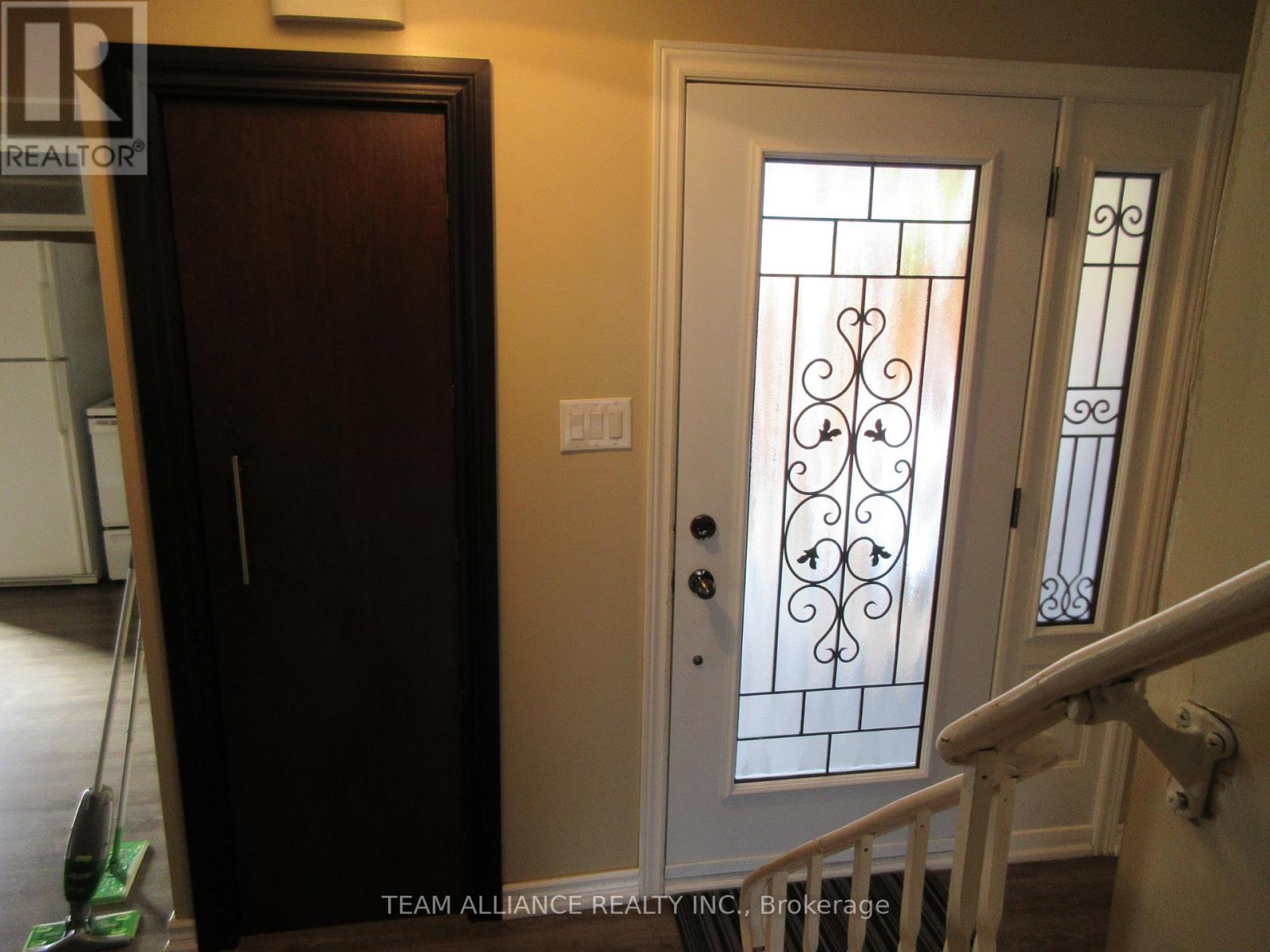 2290 Delkus Crescent, Mississauga, Ontario  L5A 1K7 - Photo 8 - W11992711