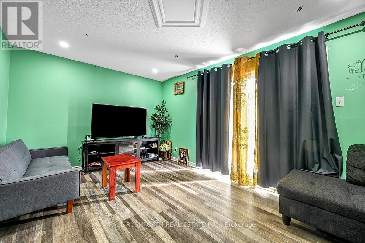 Property at 33 CORLEY PRIVATE image 2