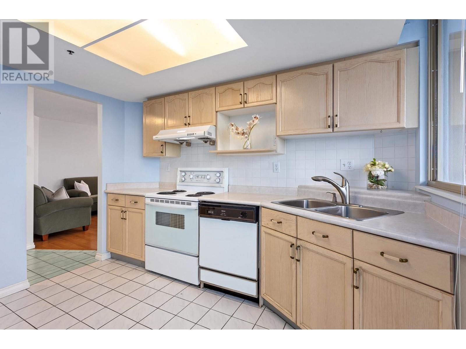 1601 738 Farrow Street, Coquitlam, British Columbia  V3J 7V4 - Photo 8 - R2973019